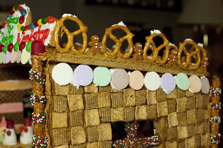 pretzels-gingerbread-men-santas-workshop