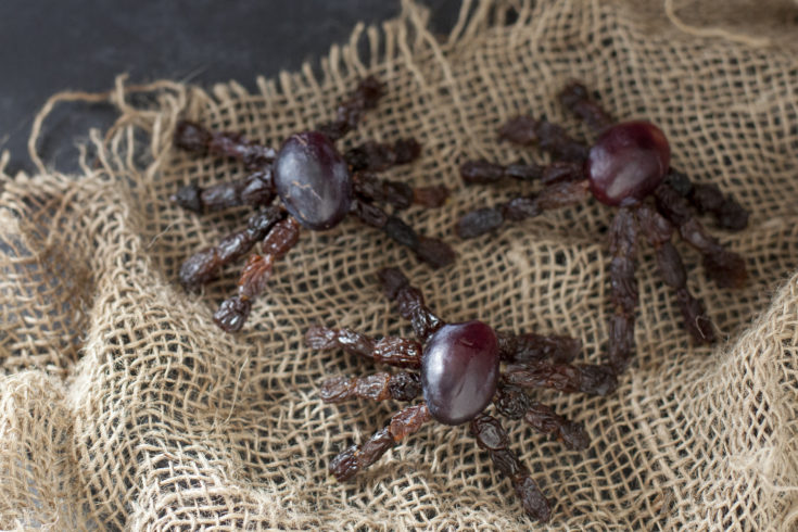 These healthy Halloween fruit spiders are so creepy crawly, kids will beg for more! | EatingRichly.com
