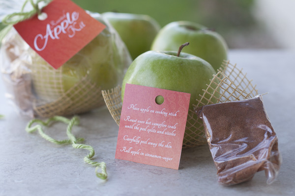 Easy edible gift recipe, a roasted apple kit. Free tags to print! | EatingRichly.com