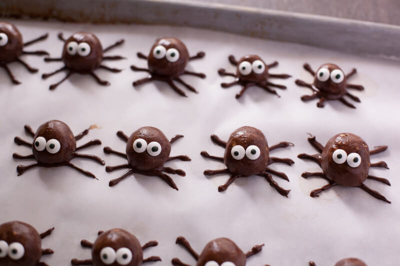 These cute little spiders are actually a chocolate peanut butter protein ball, perfect for some quick energy or an adorable healthy kid snack for Halloween. From EatingRichly.com