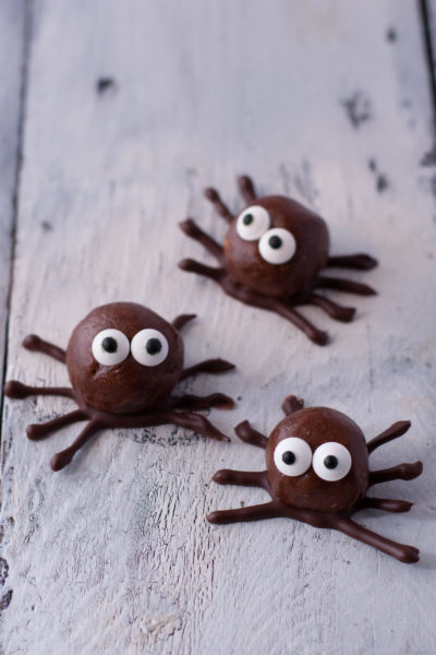 These cute little spiders are actually chocolate peanut butter protein balls, perfect for some quick energy or an adorable healthy kid snack for Halloween. From EatingRichly.com