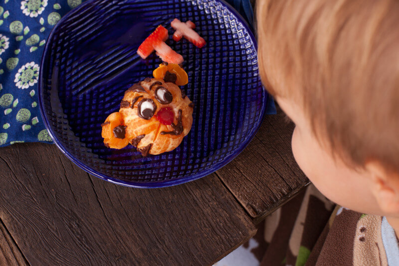 This Daniel Tiger kid snack is great for cooking with kids, and teaching the letter T! on EatingRichly.com