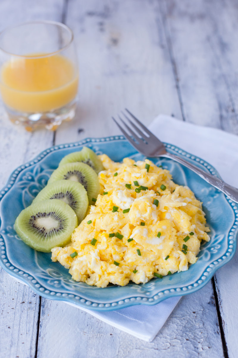 Watch a two year old teach you how to scramble eggs perfectly, with step by step photos and video. You'll learn how to scramble eggs like a pro! Part of #MiniChefMondays on EatingRichly.com