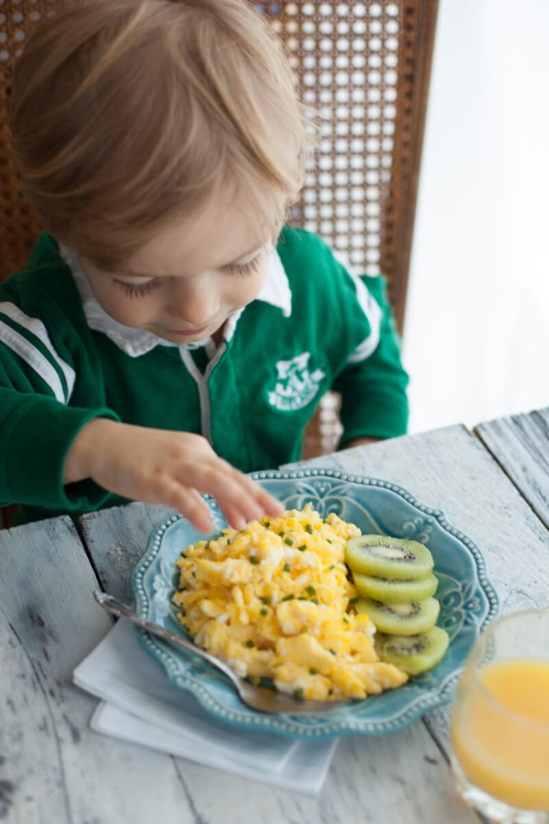 Watch a two year old teach you how to scramble eggs perfectly, with step by step photos and video. You'll learn how to scramble eggs like a pro! Part of #MiniChefMondays on EatingRichly.com
