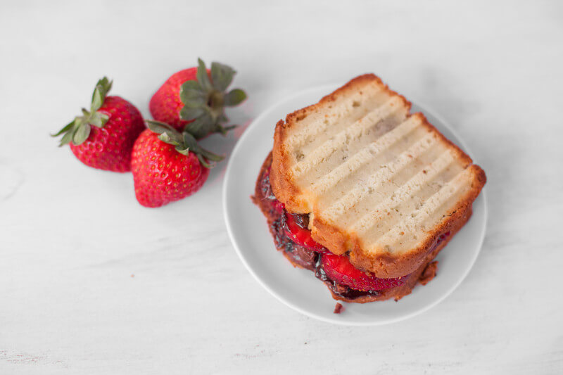 This strawberry Nutella sandwich recipe is the perfect fast & easy dessert for Valentine's Day. Part of #MiniChefMondays on EatingRichly.com
