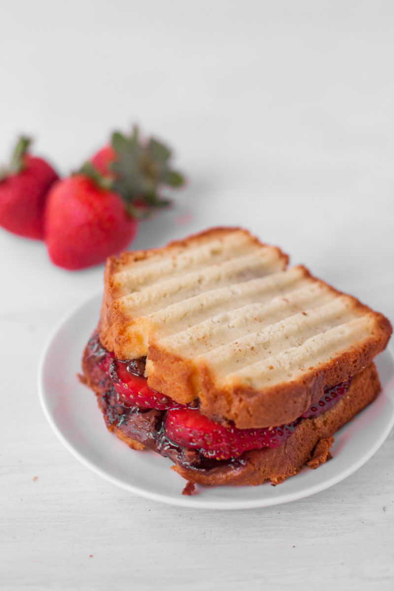 This strawberry Nutella sandwich recipe is the perfect fast & easy dessert for Valentine's Day. Part of #MiniChefMondays on EatingRichly.com