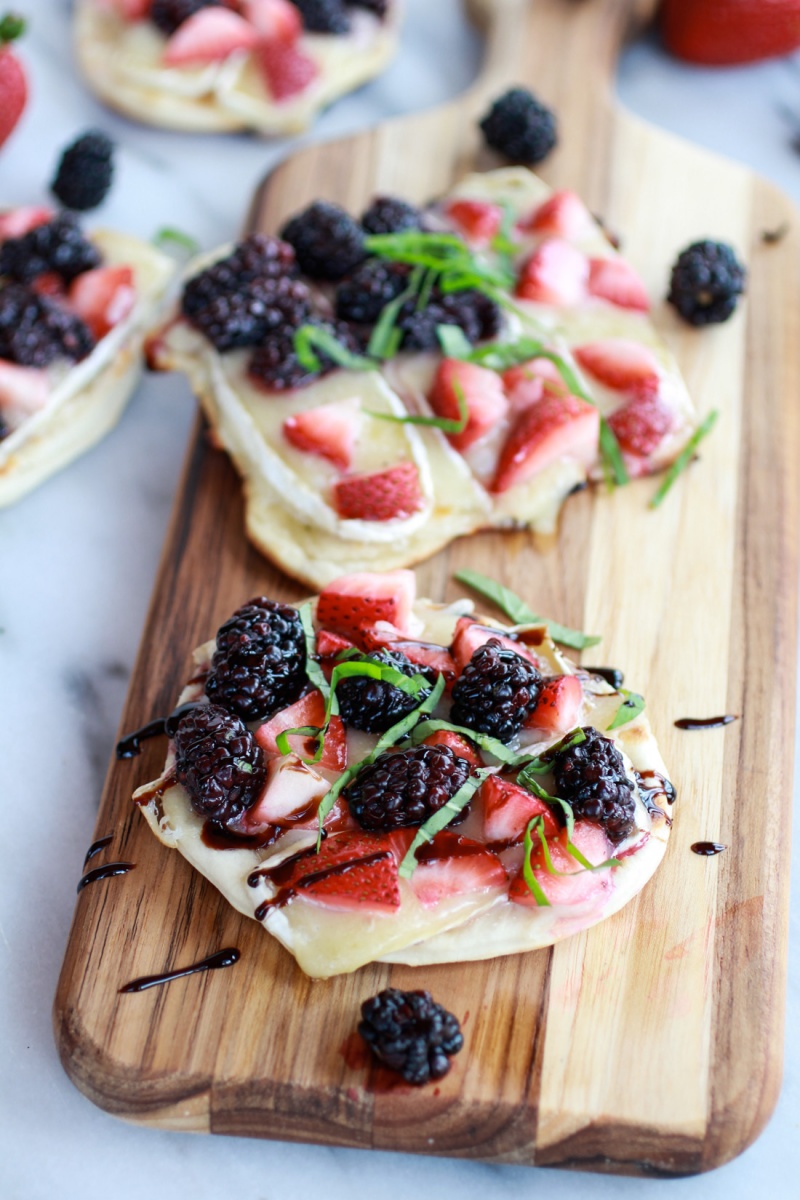 Grilled blackberry, strawberry, basil and brie pizza crisps. Get more 4th of July Snacks that kids can make at EatingRichly.com