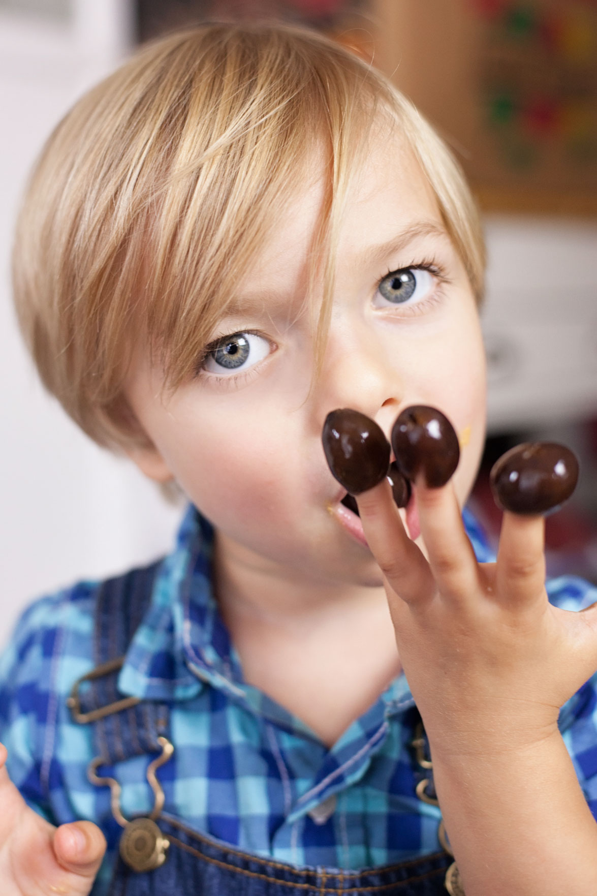 easy-halloween-breakfast-for-kids-jack-o-lantern-toast-eating-richly