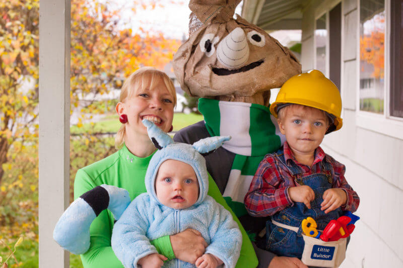 Check out how you can make a DIY Bob the Builder Halloween costume for the whole family! Bob, Pilchard, Wendy, and Spud DIY costumes for toddlers, babies, and parents. From EatingRichly.com