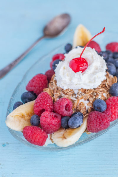 This delicious but Healthy Banana Split Recipe is magic for your tastebuds and waistline, and perfect for making with your kids. From EatingRichly.com