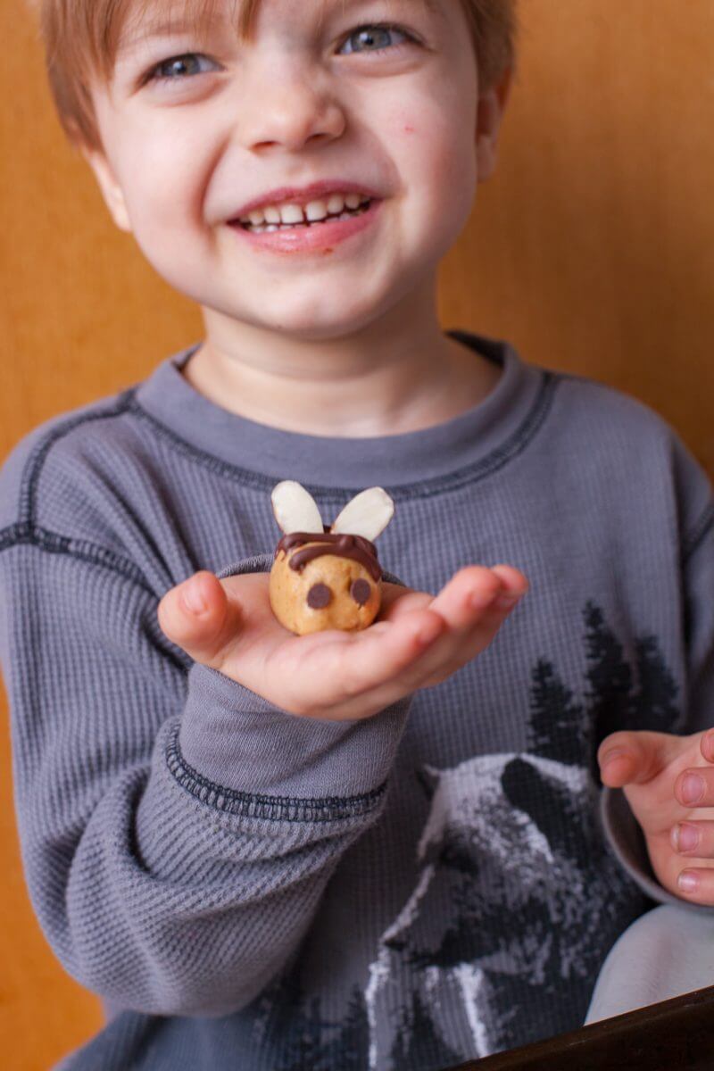 Kids will love turning healthy peanut butter balls into adorable chocolate drizzled bumble bees almost as much as they'll love eating them! From EatingRichly.com