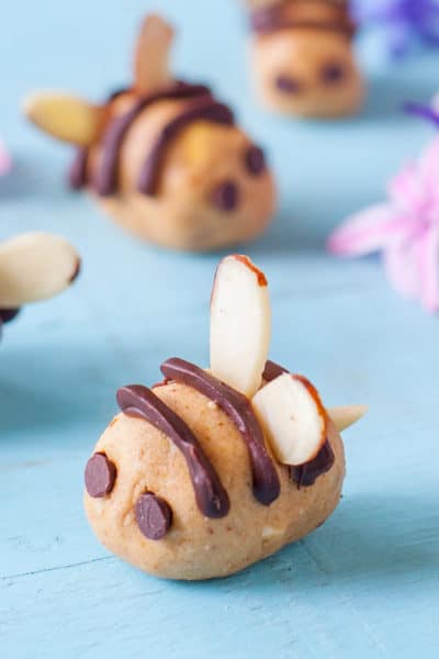 Kids will love turning healthy peanut butter balls into adorable chocolate drizzled bumble bees almost as much as they'll love eating them! From EatingRichly.com