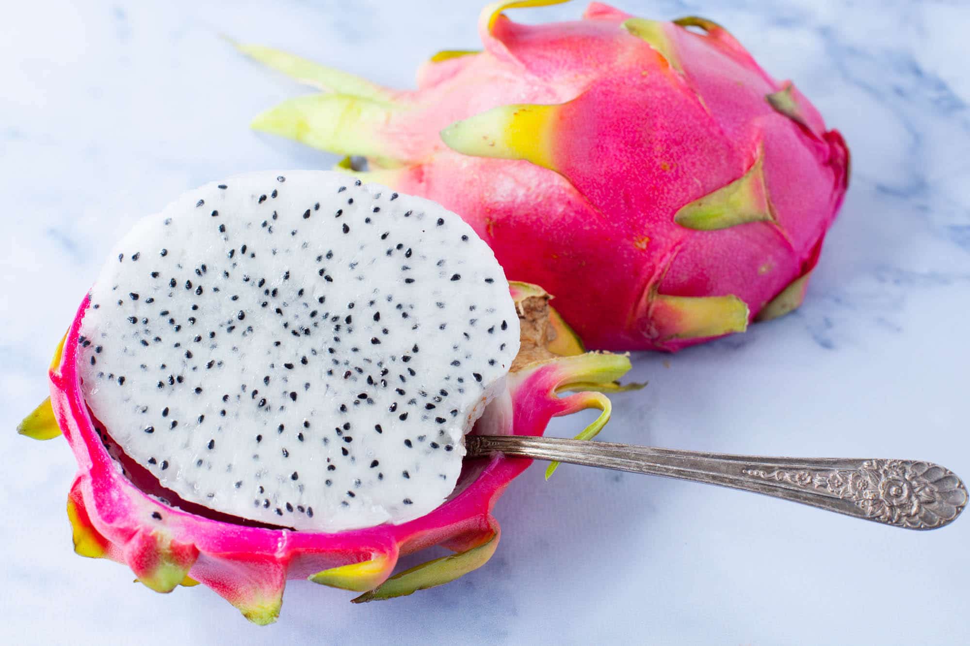 How to eat dragon fruit with a spoon