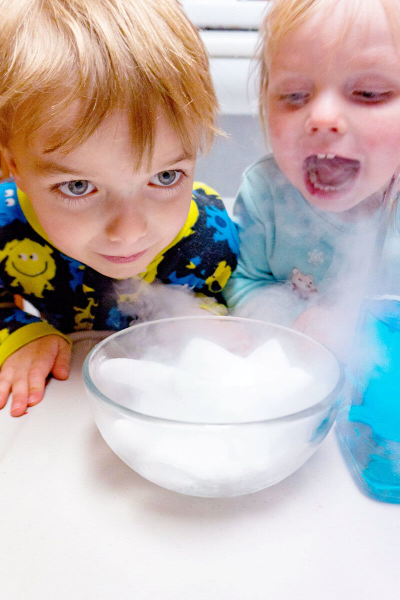 kids watching dry ice sublimation